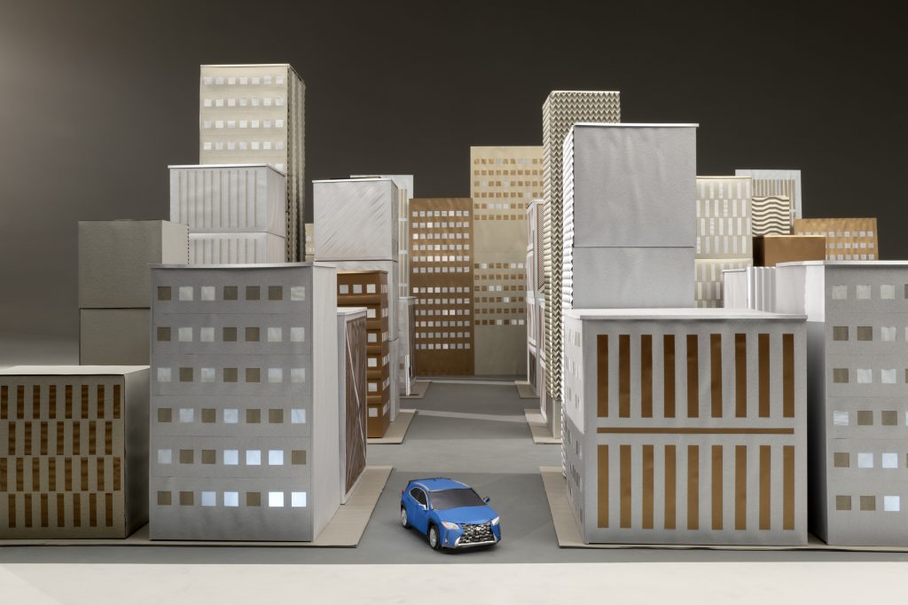 Lexus UX300e paper model and city