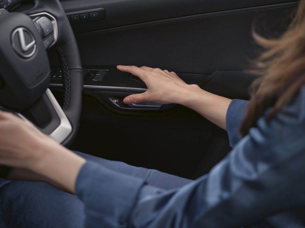 The new e-latch door release and Safe Exit Assist system on the all-new Lexus NX can prevent accidents caused by “dooring” – car doors being opened into the path of cyclists